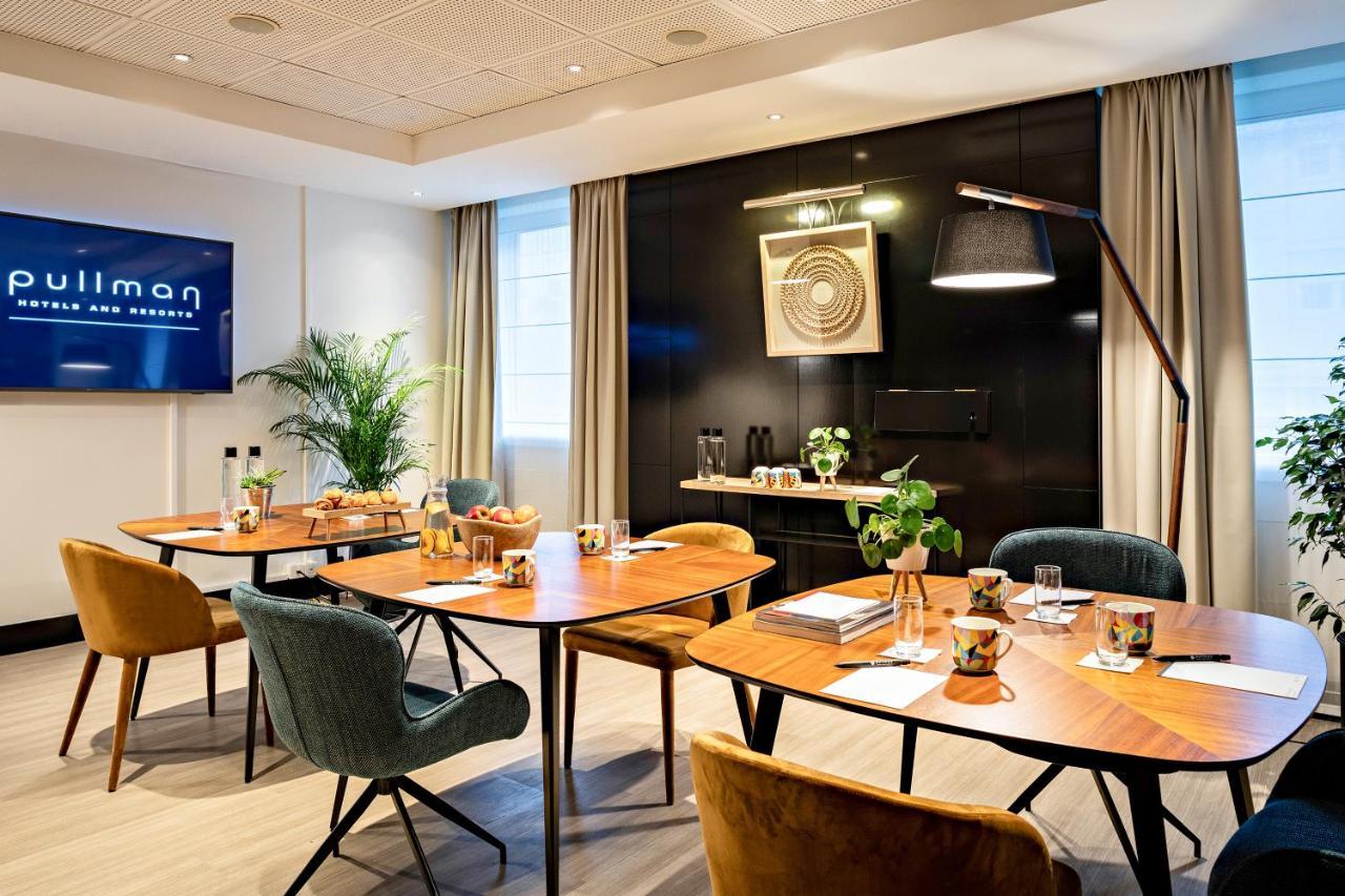 Pullman Paris La Defense Otel Courbevoie Dış mekan fotoğraf Meeting room at the Hotel
