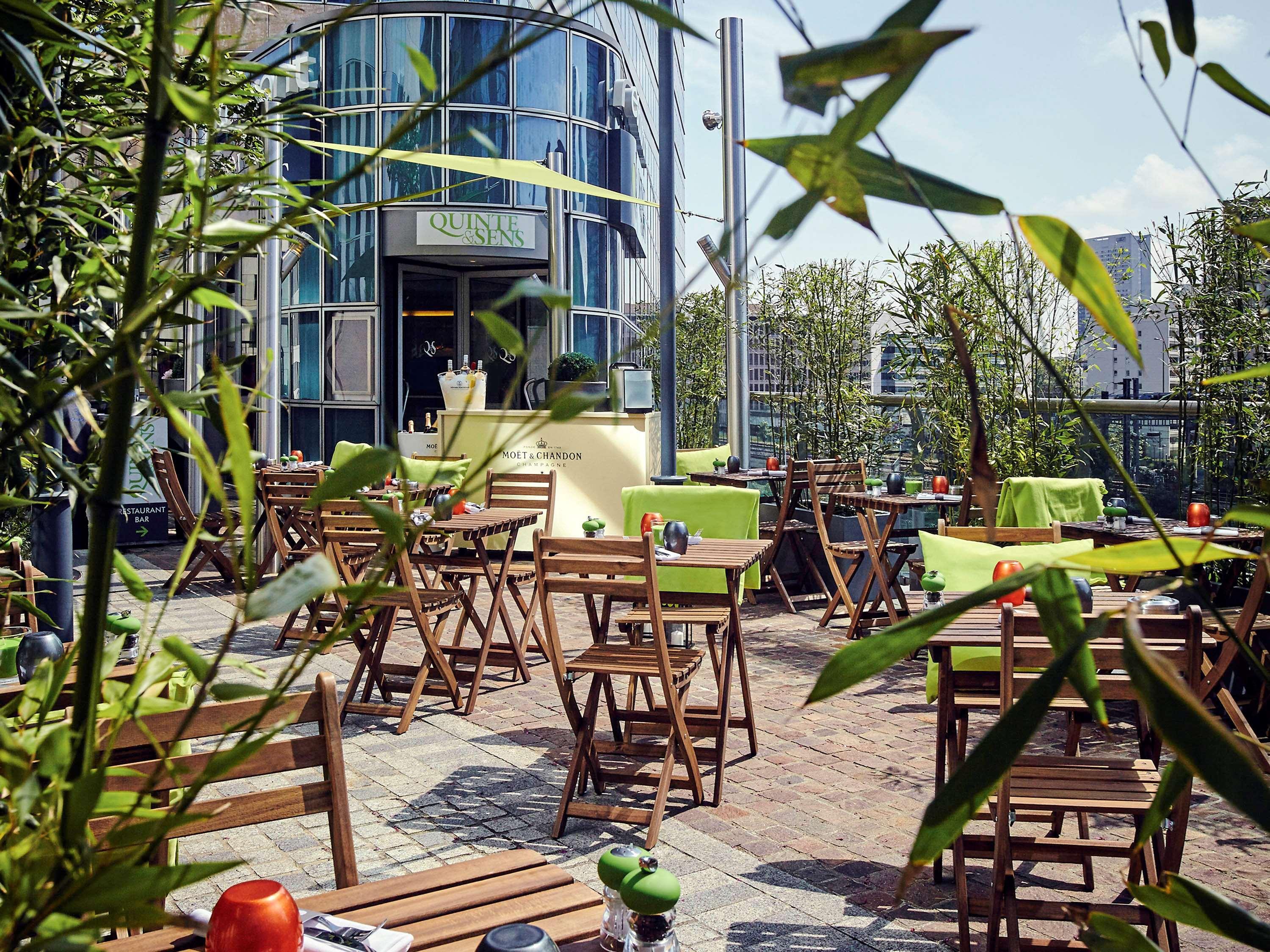 Pullman Paris La Defense Otel Courbevoie Dış mekan fotoğraf The rooftop terrace